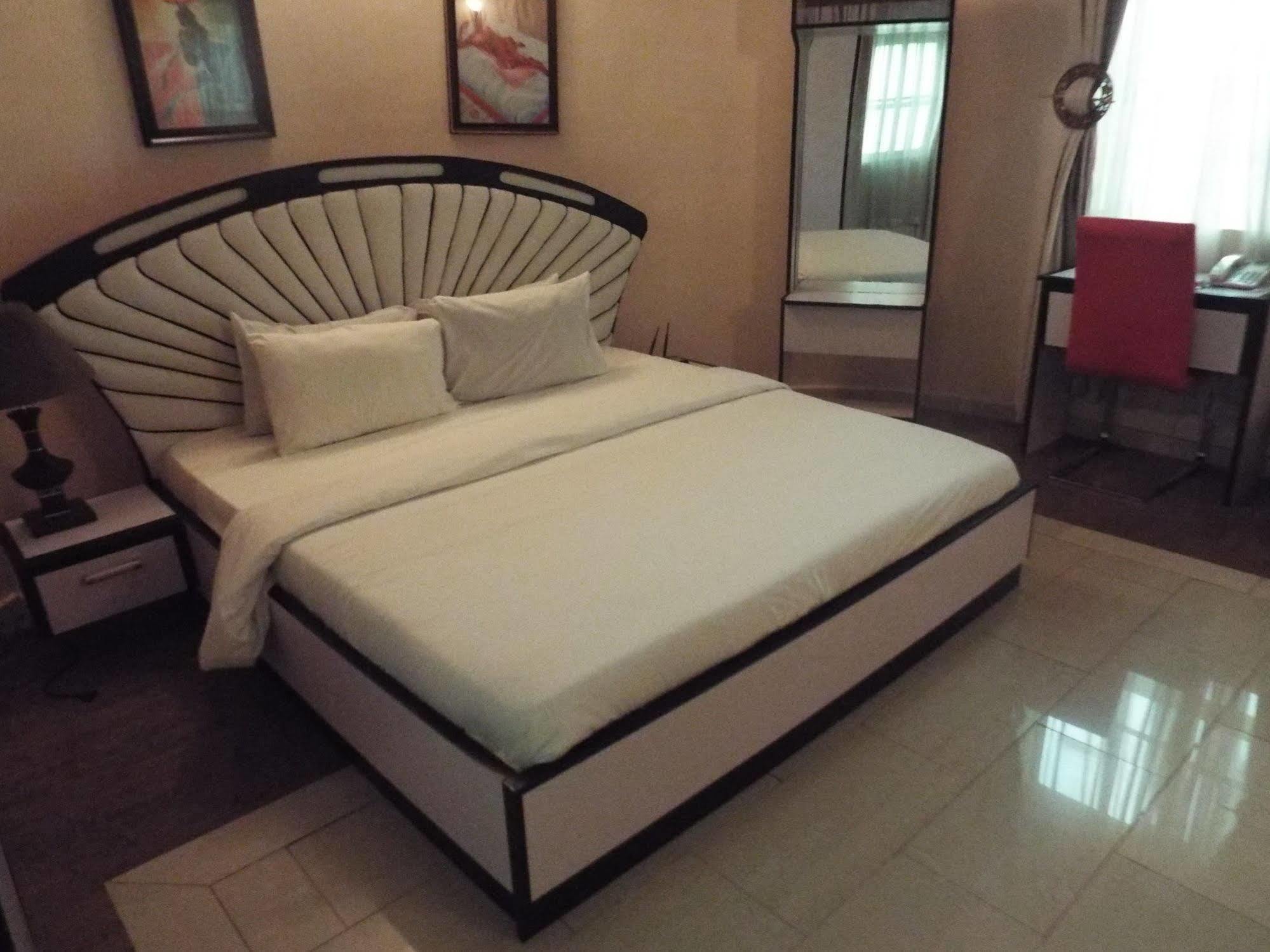 Royalview Hotel And Suites Lagos Exterior foto