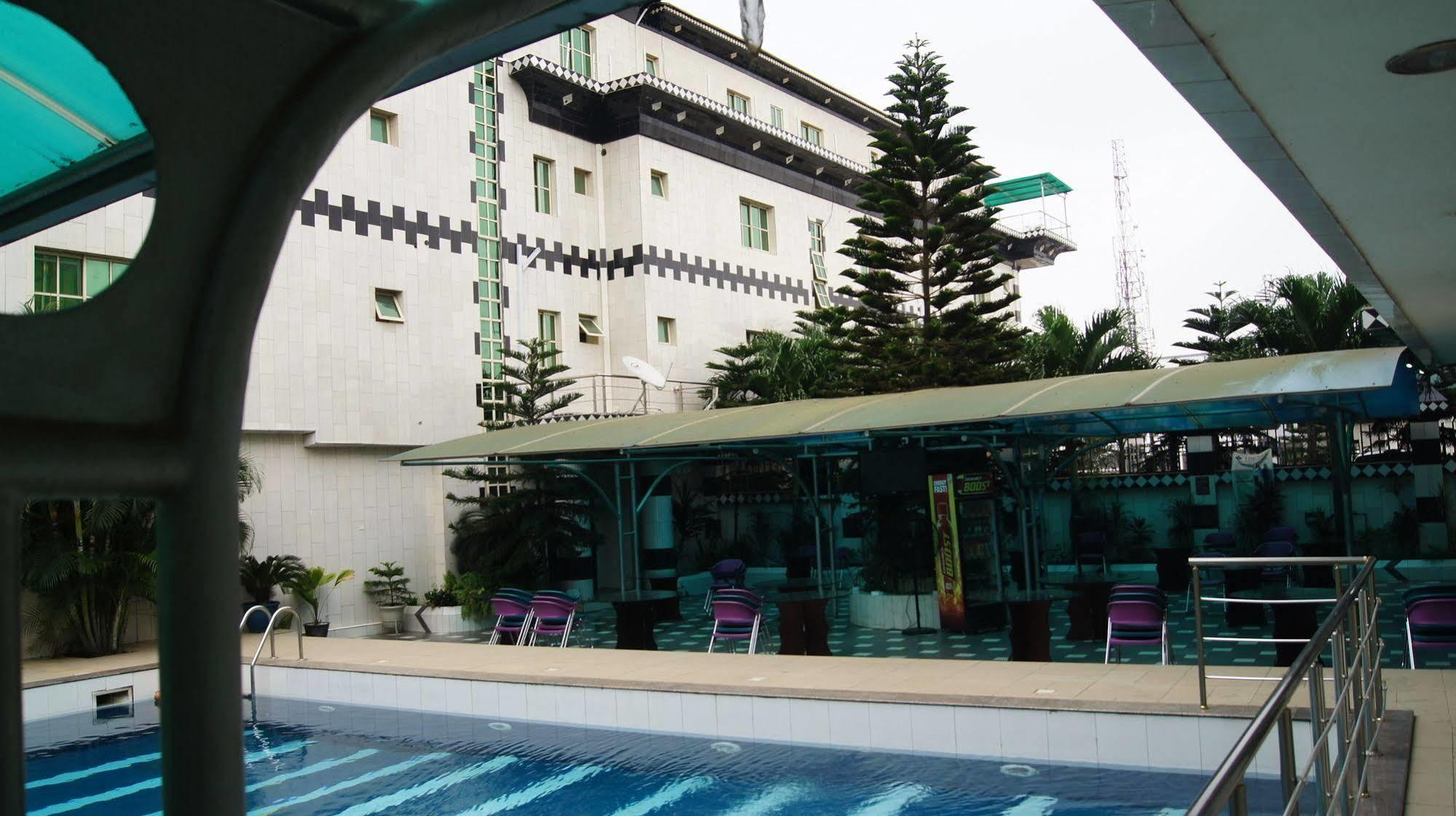 Royalview Hotel And Suites Lagos Exterior foto