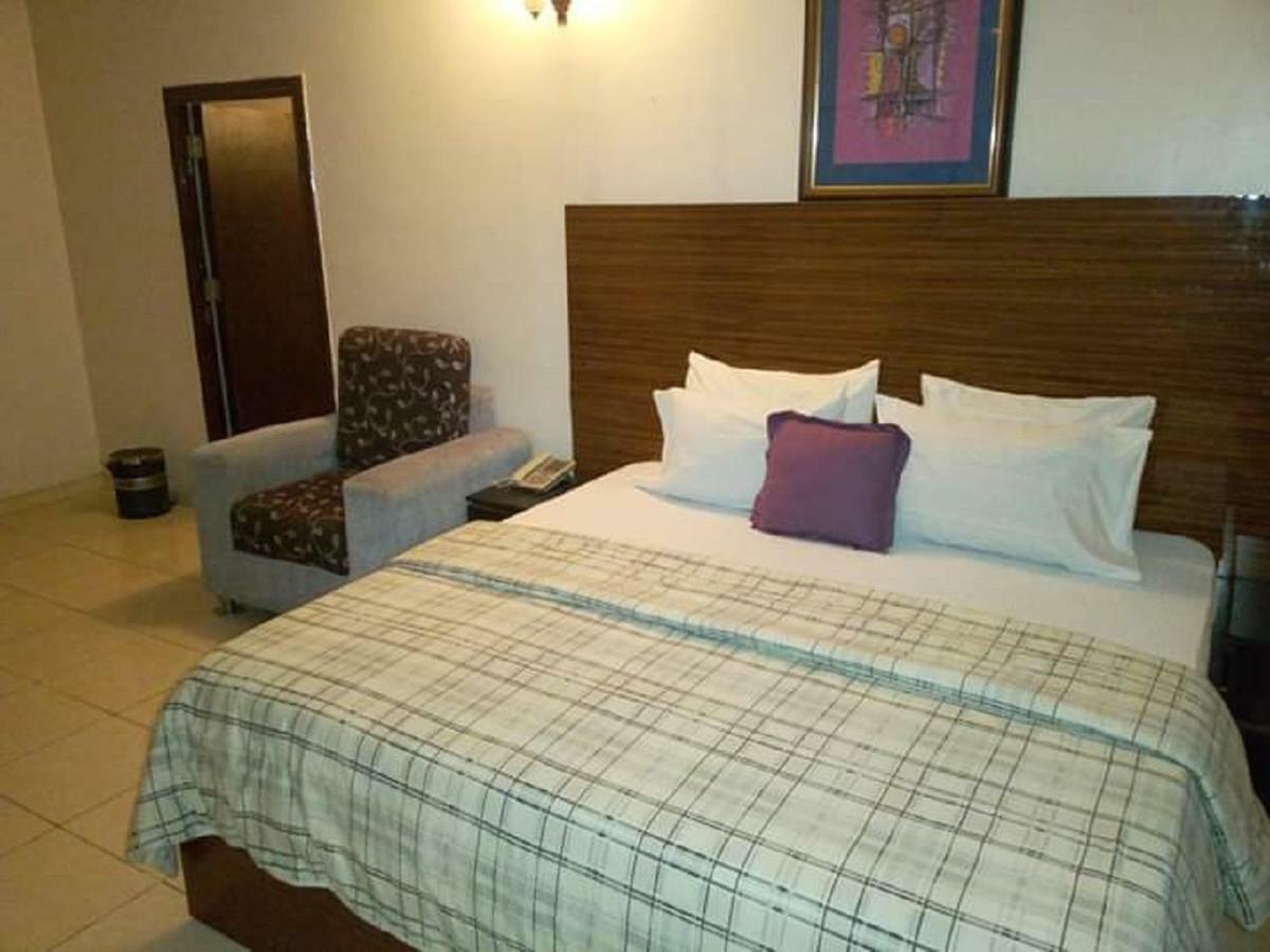 Royalview Hotel And Suites Lagos Exterior foto
